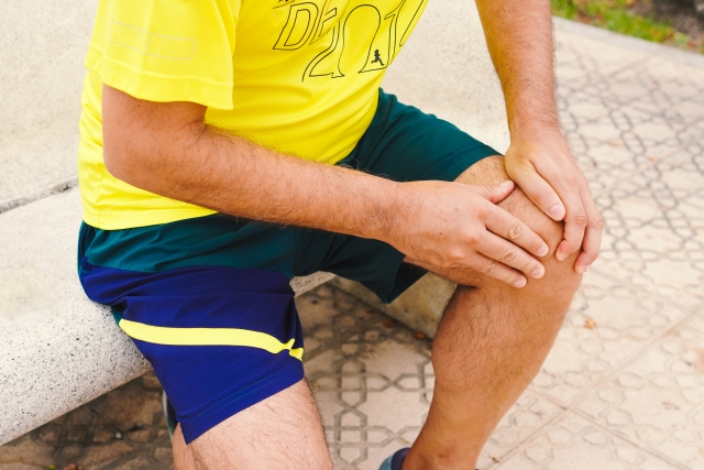 膝の痛みに悩む方のイメージ 柏の葉整形外科リハビリテーションクリニック