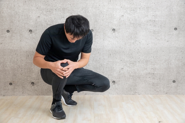 膝の痛みに悩む方のイメージ 柏の葉整形外科リハビリテーションクリニック