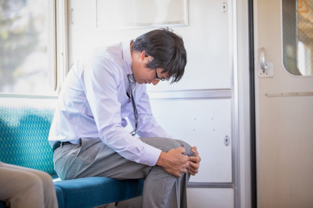 膝の痛みに悩む方のイメージ 柏の葉整形外科リハビリテーションクリニック