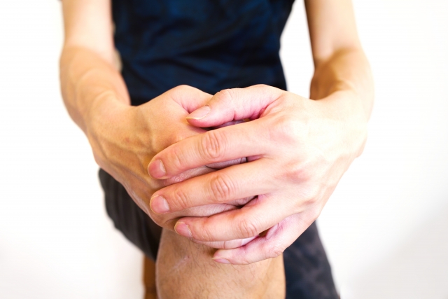 膝の痛みに悩む方のイメージ 柏の葉整形外科リハビリテーションクリニック