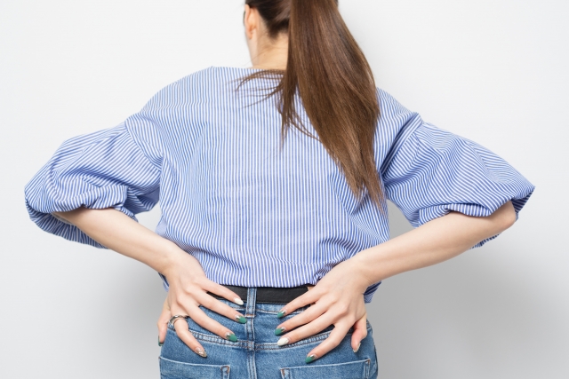 腰痛に悩む方のイメージ 柏の葉整形外科リハビリテーションクリニック