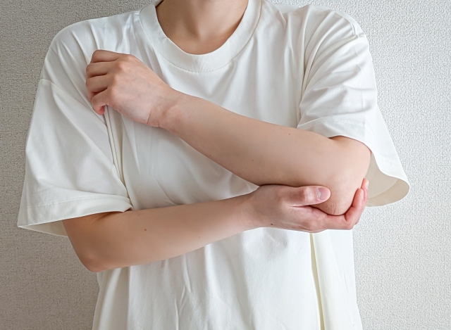 肘の痛みに悩む方のイメージ 柏の葉整形外科リハビリテーションクリニック