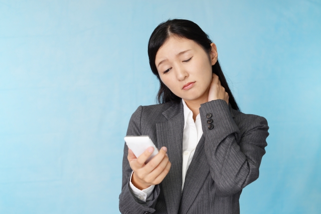 【むちうち後遺症】治らない首の痛みとしびれの原因とは？専門医が教える正しい対処法